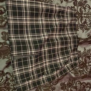 A skirt with a slit, size Large